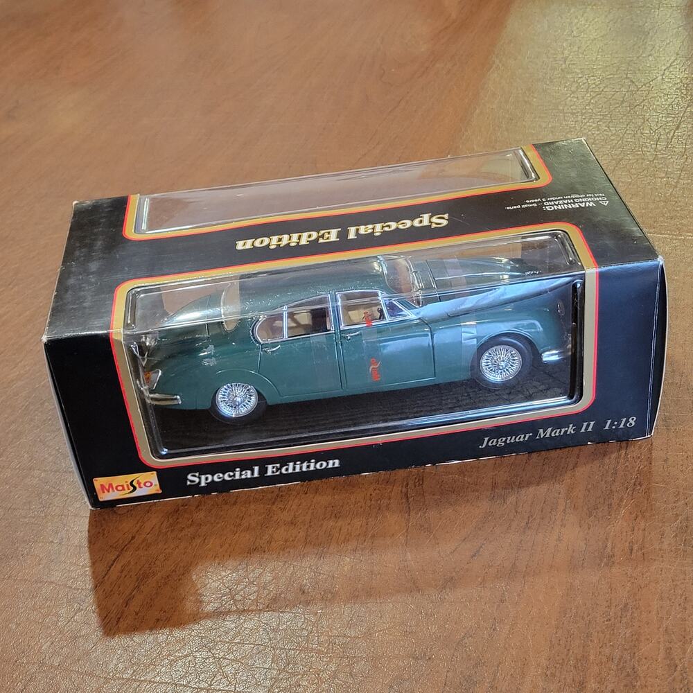 New 1959 Jaguar Mark II (1:18) Dark Green Diecast, Maisto Special Edition